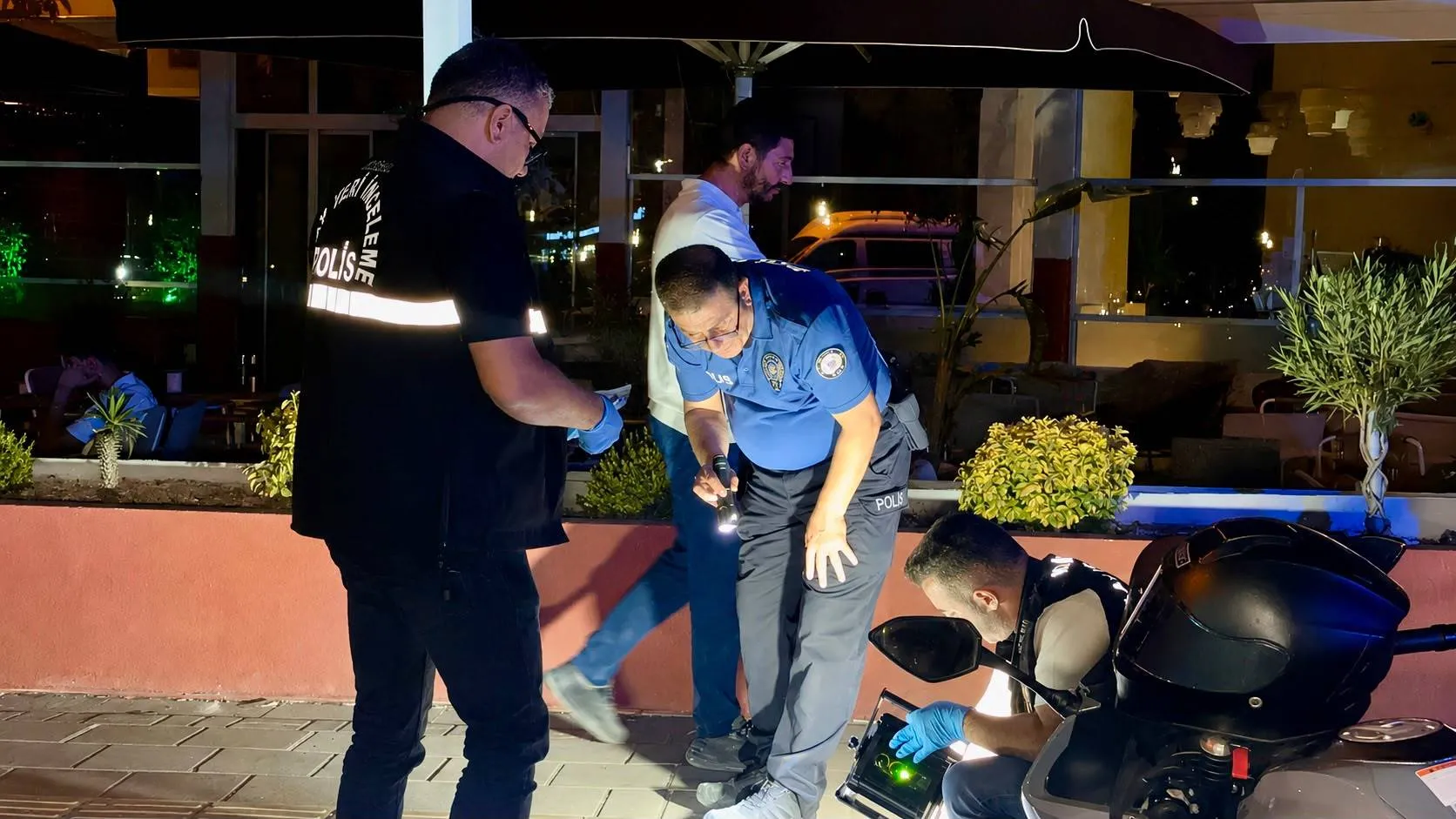 Malatya’da kafe işletmecisine otomobilden ateş açıldı