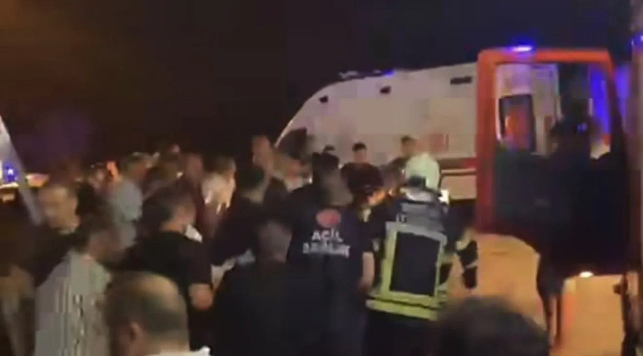 Bartın'da minibüs ile otomobil çarpıştı, 11 yaralı hastanede