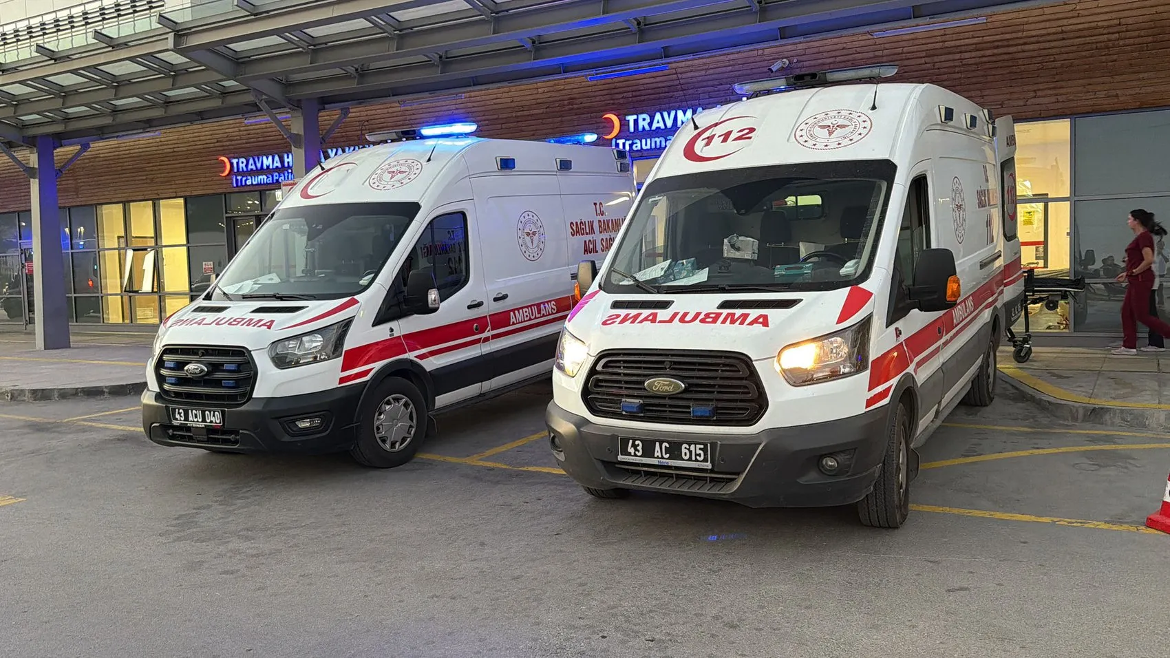 Marketin kapısına sığındı Kütahya'da eski eş bıçakladı