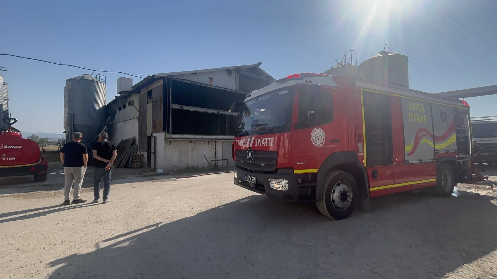 Mudanya’daki çiftlikte yangın felaketi 12 bin tavuk telef oldu