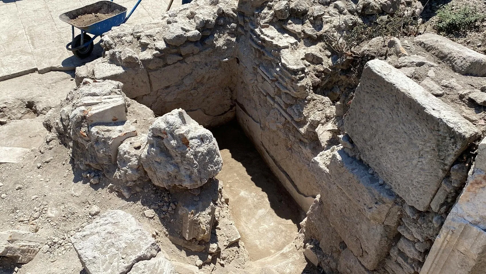 Çanakkale’de Roma dönemine ait devasa hamam gün yüzüne çıkıyor