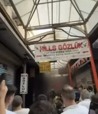 Fatih'te iş hanında yangın paniği, itfaiye olay yerinde