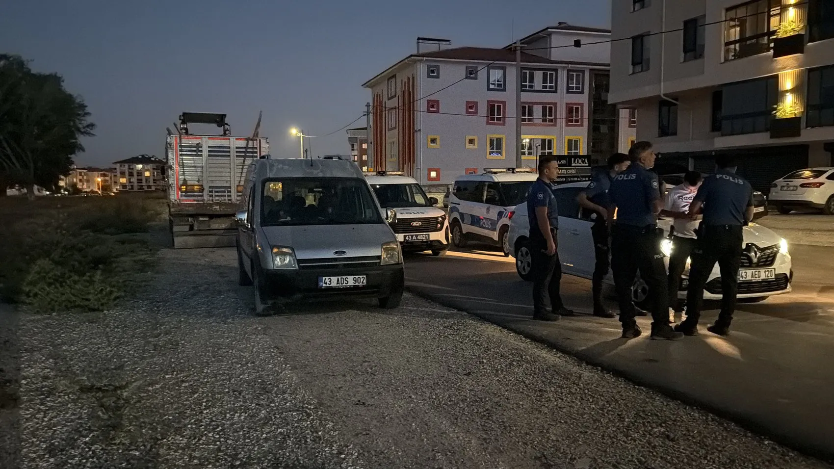 Marketin kapısına sığındı Kütahya'da eski eş bıçakladı