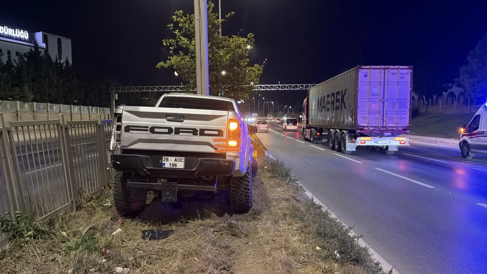 Eskişehir’de alkollü sürücü direğe çarptı