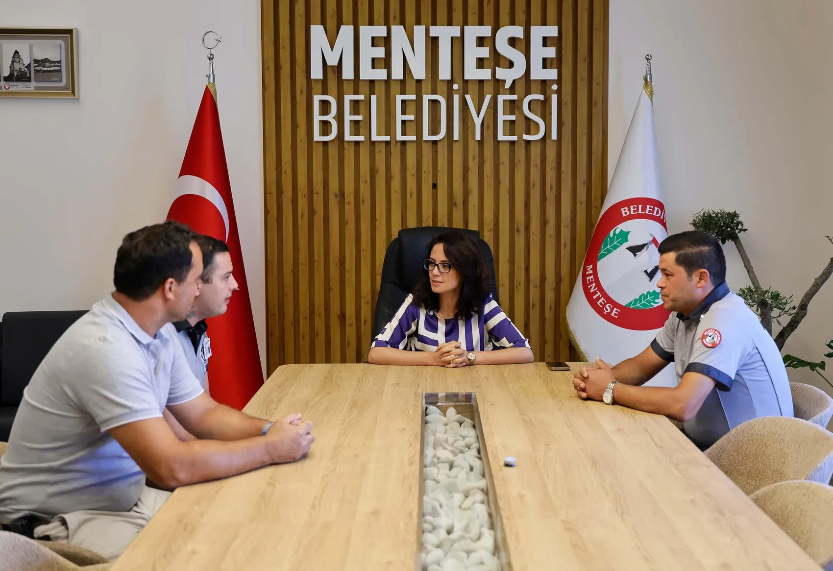 Muğla’da bayrağı yakan kişi güvenlik görevlilerinin dikkatiyle yakalandı