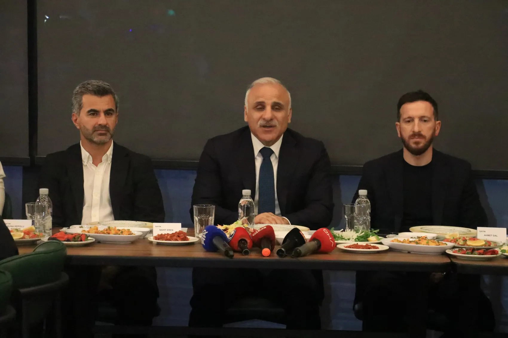 Amedspor ve Erzurumspor karşılaşma öncesi sahayı değil dostluğu seçti
