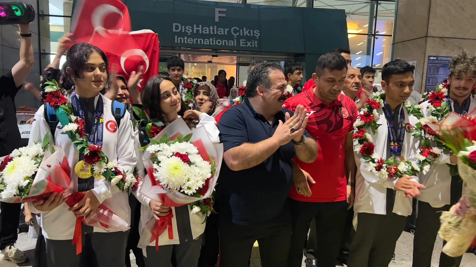Almanya'dan 33 madalyayla döndüler, Esenboğa'da karşılandılar