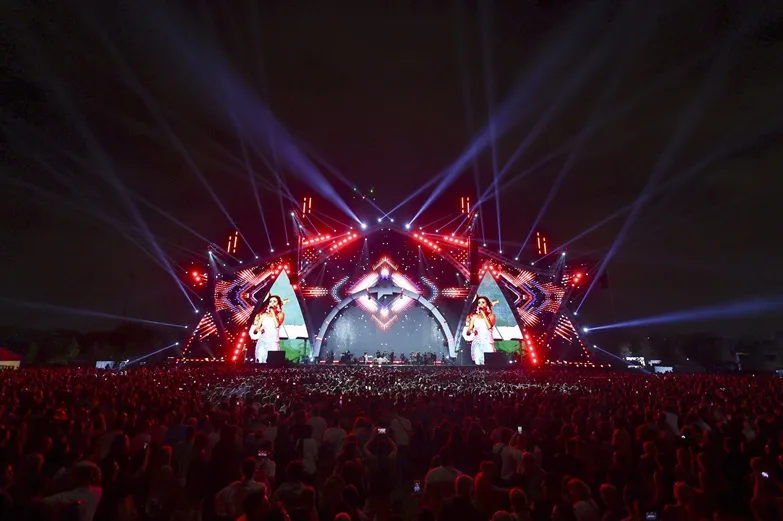 İstanbul Festivali sahnesinde Semicenk ve Yıldız Tilbe rüzgarı
