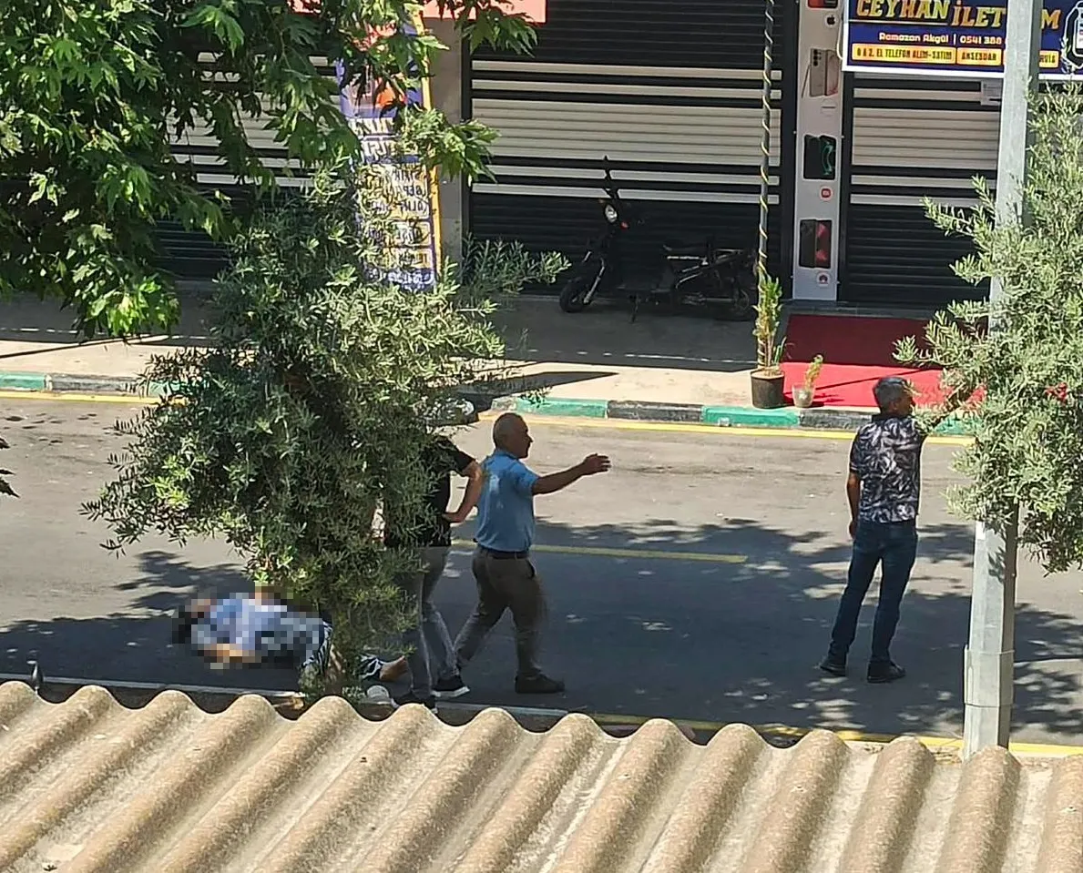 Ceyhan'da sokak ortasında dehşet: Üç çocuk annesi Asya son yolculuğuna uğurlandı