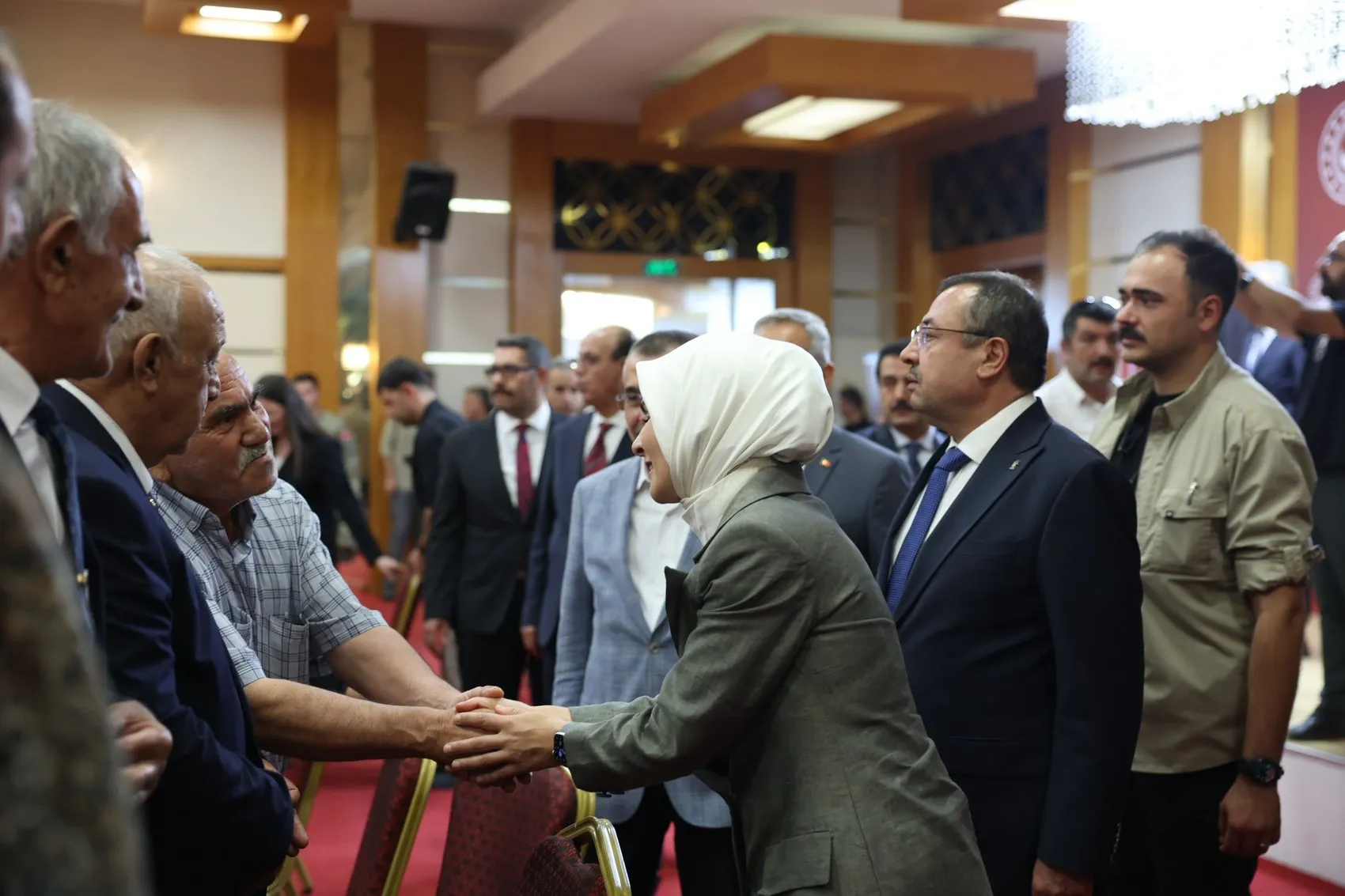 Bakan Göktaş şehit aileleriyle buluştu Terörsüz Türkiye hedefi