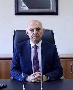 Polisten kaçan sürücü kaldırımda Vali Yardımcısına çarptı
