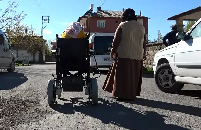 Ercişli Esma tedaviyle ayağa kalktı Sırada üniversite hayali var