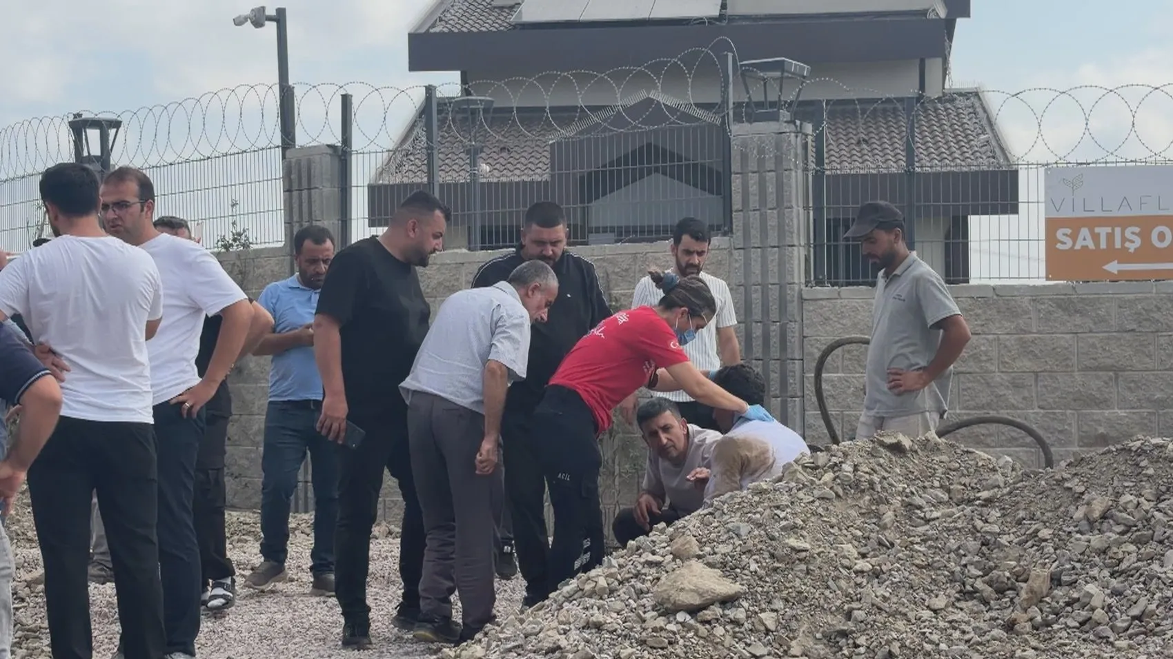 Tuzla’da kanalizasyon çalışması sırasında göçük yaşandı