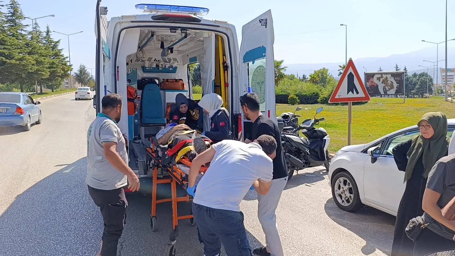 İnegöl'de otomobil ile motosiklet çarpıştı Bir yaralı