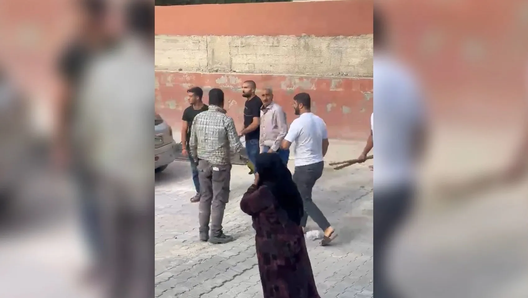 Yemek sofrasında taşlı sopalı baskın Şanlıurfa’da 6 kişi yaralandı