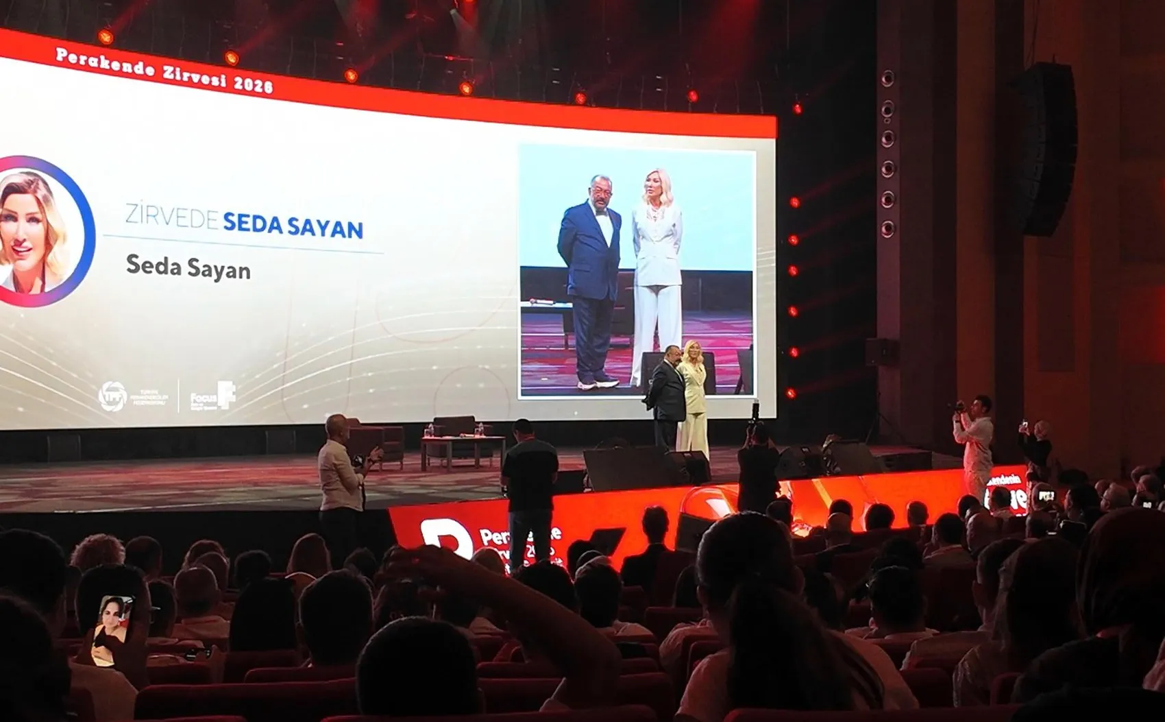 Seda Sayan'dan evlilik eleştirilerine sert yanıt: Tecrübelerim en büyük rehberim