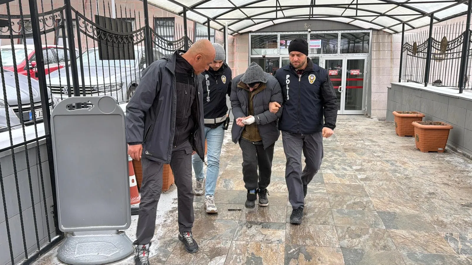 Eskişehir'deki cinayet davasında şok savunma: Annemi korumak isterken oldu