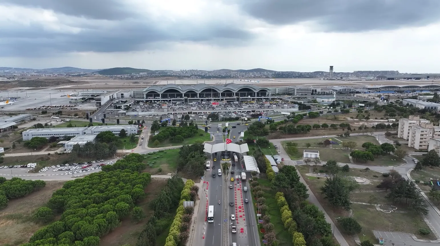 Sabiha Gökçen'de tarihi zirve: Milyonlarca yolcu aynı sezonda buluştu