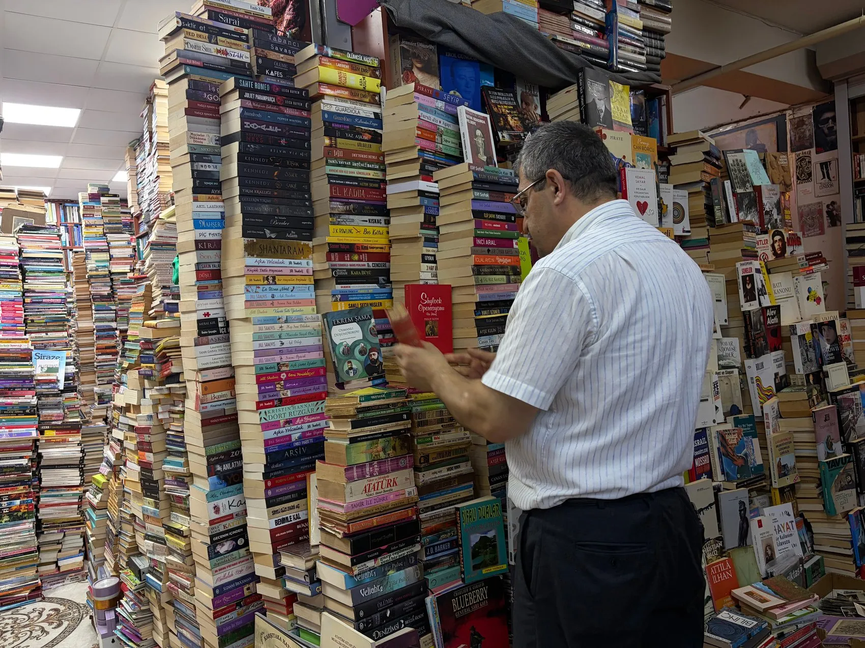 Bursa'nın 45 metrekarelik hafızası: 35 bin kitap yeni sahiplerini bekliyor