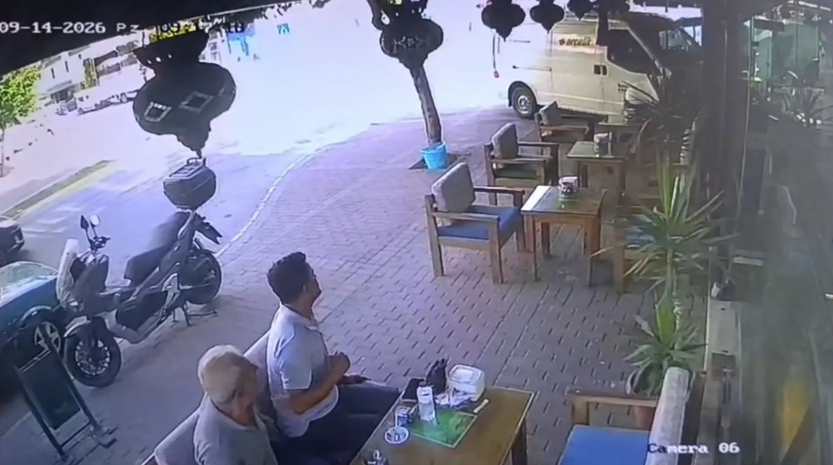Manavgat'ta dehşet anları: Kahvaltı keyfi saniyelerle kabusa döndü