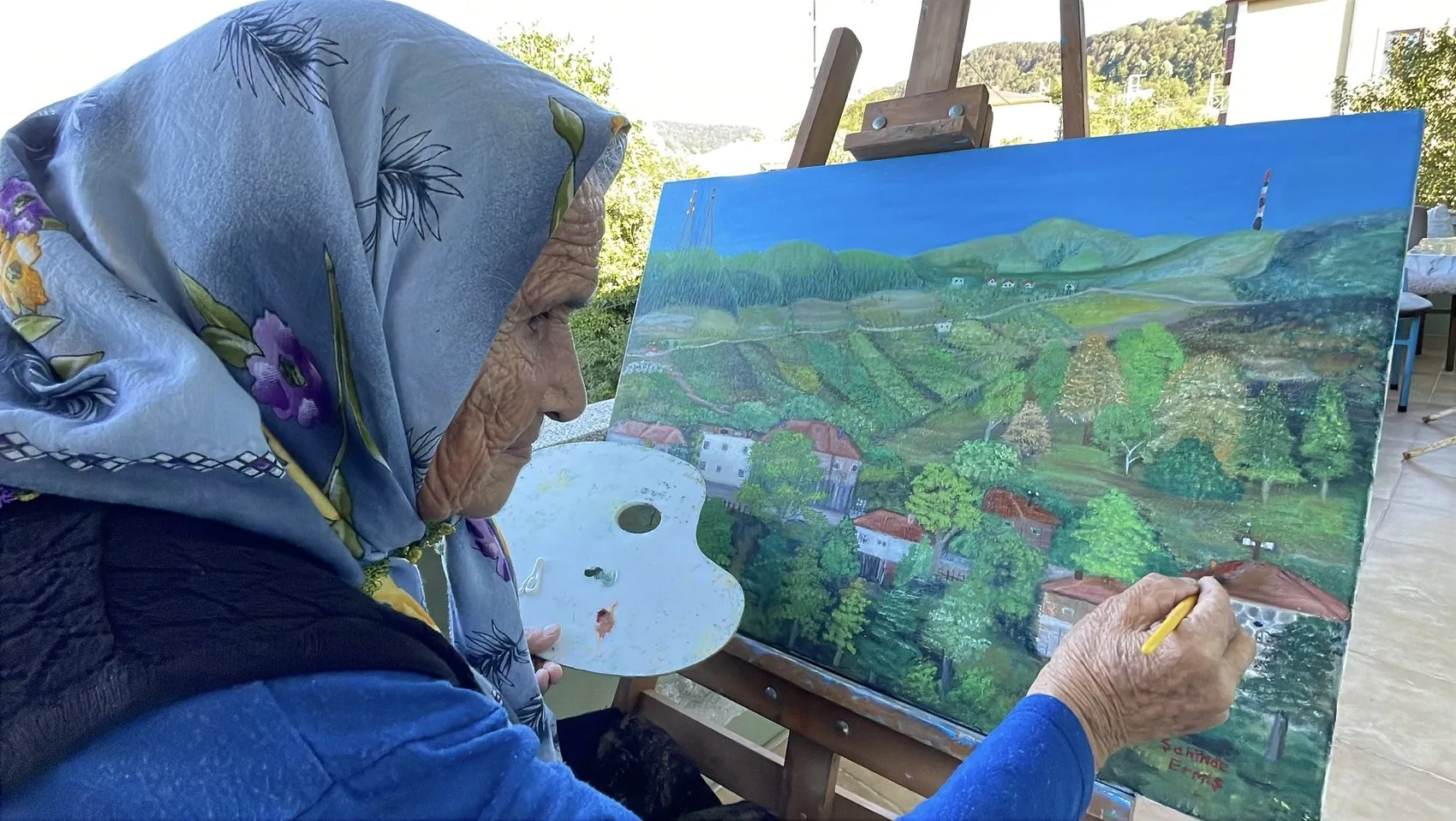 81 yaşında tuvalin başına geçti: Bob Ross'tan ilham aldı, şimdi ikinci sergisi için gün sayıyor