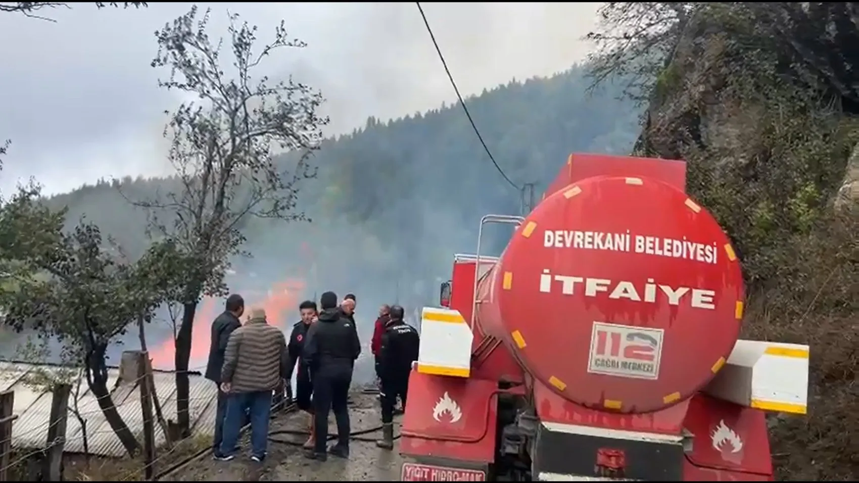 Kastamonu'da bir kıvılcım felakete dönüştü: 10 ev alevlere teslim oldu