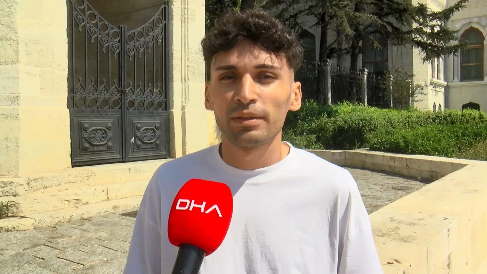 KPSS maratonunda ilk etap geride kaldı: Adaylar ter dökerken aileler dışarıda nöbet tuttu