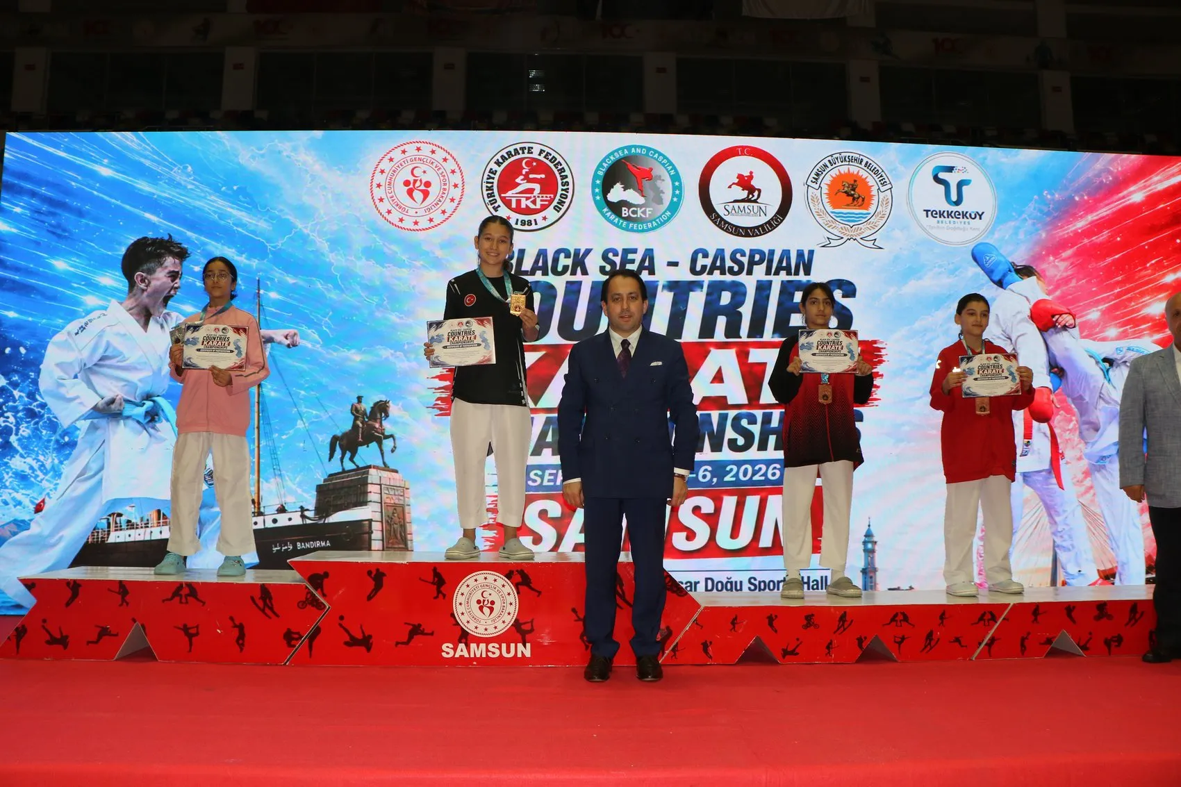 Samsun'da Karate Rüzgarı: Binlerce Sporcu Madalya İçin Tatamiye İndi
