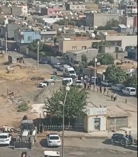 Kızıltepe'de sokak ortasında silahlı saldırı: Bir kişi yaşam mücadelesi veriyor