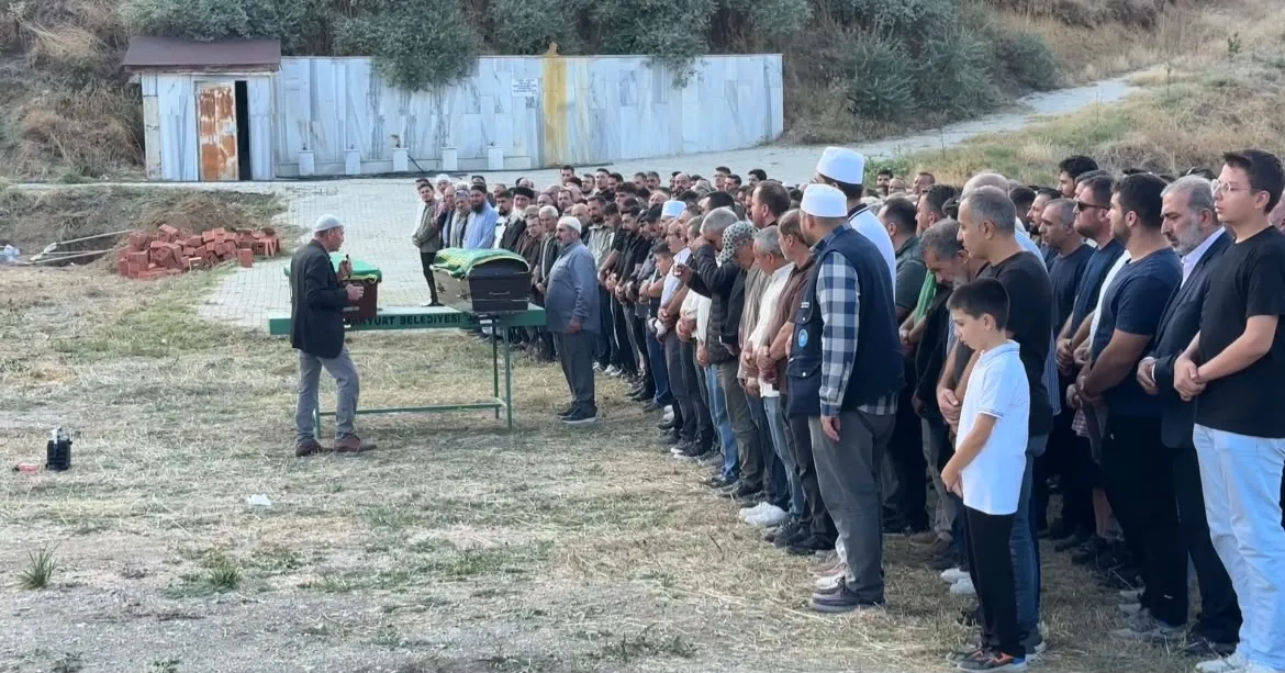 Evlat acısıyla sarsılan baba: Kendi elleriyle toprağa verdi