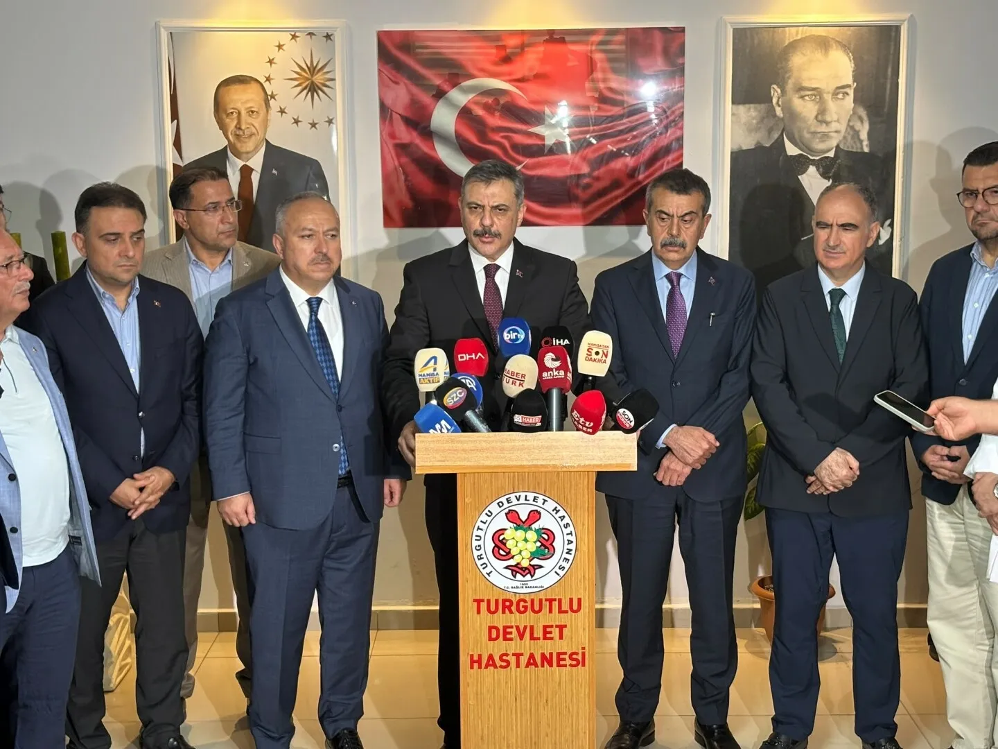 Manisa'da okul yolunda dehşet: Anneanne silahıyla dehşet saçan öğrenci 11 arkadaşını yaraladı