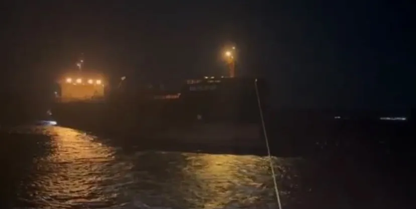 Çanakkale Boğazı'nda tehlikeli anlar: Dev tanker rotasından çıktı