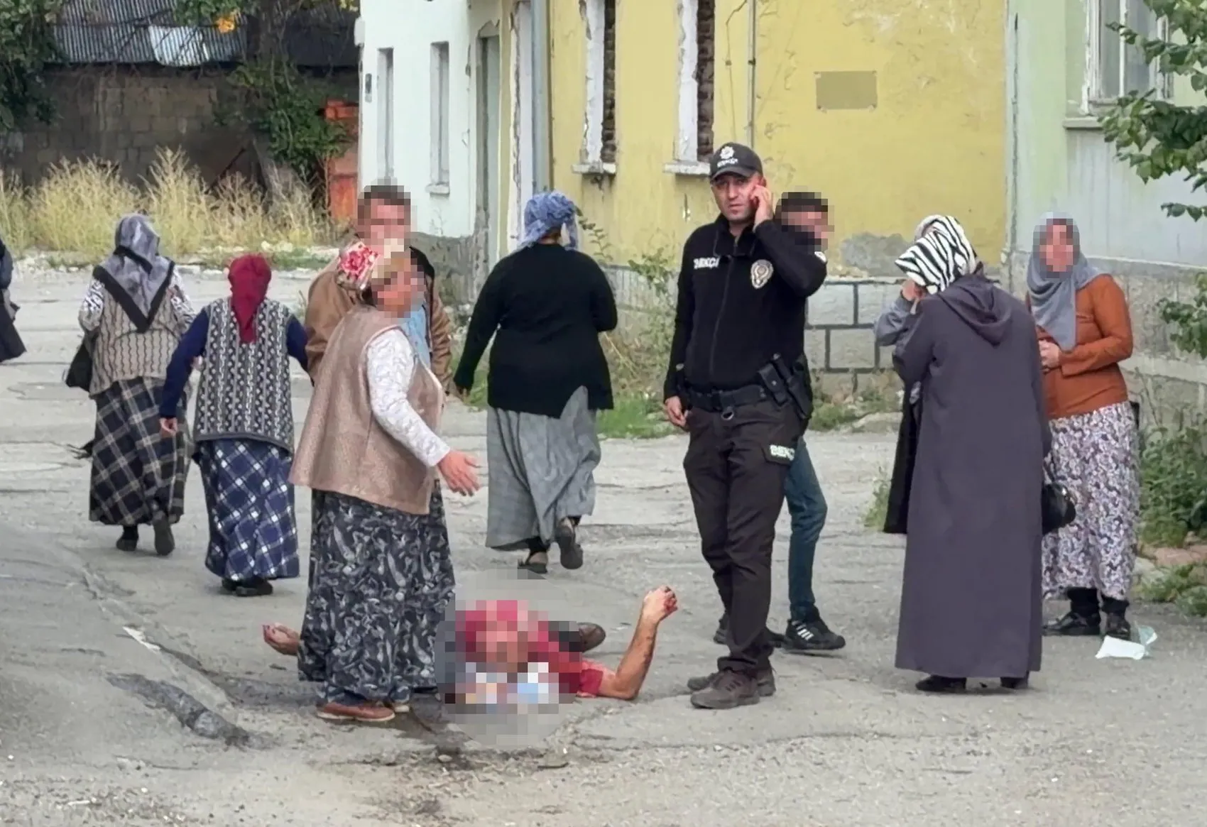 Erzurum'da aile kavgası kanlı bitti: Biri polis 12 kişi yaralandı