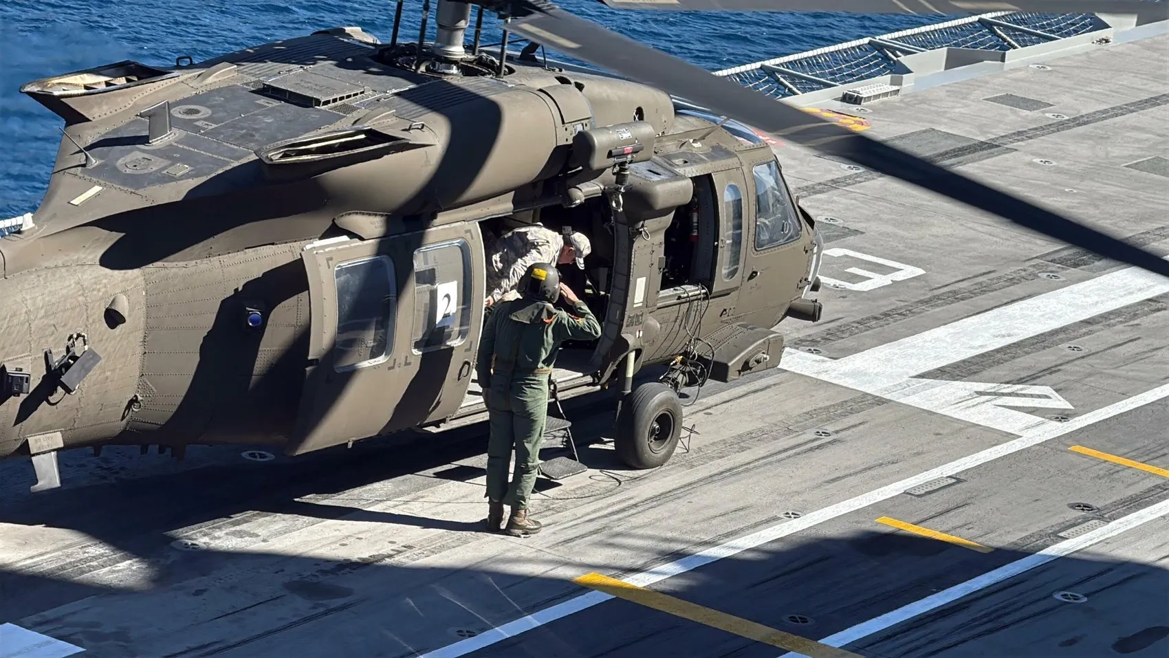 Mavi Vatan'da tarihi an: TCG Anadolu'dan ilk kez dikey kalkış yapıldı