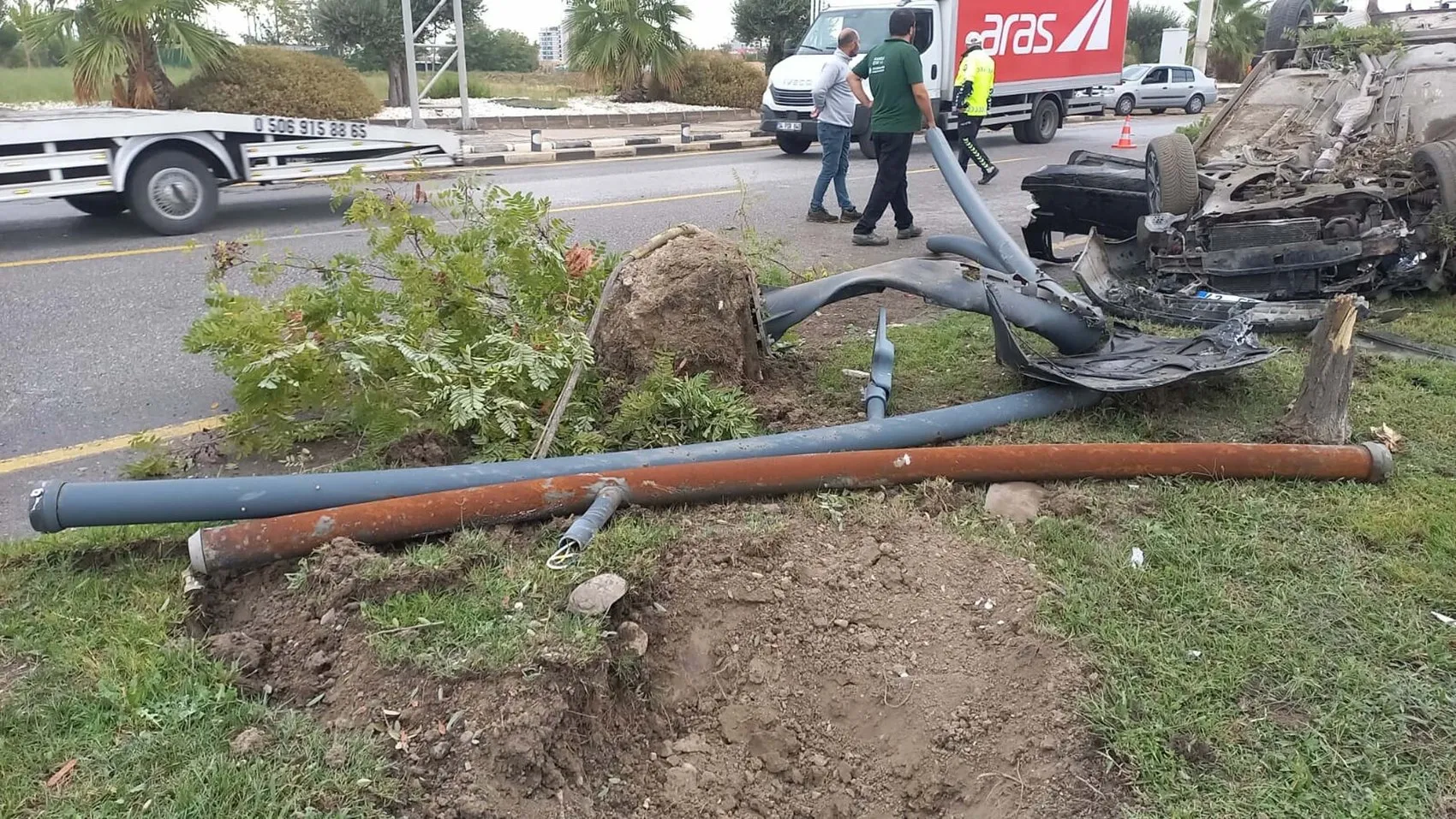 Manisa'da korkunç kaza: Kontrolden çıkan otomobil hurdaya döndü