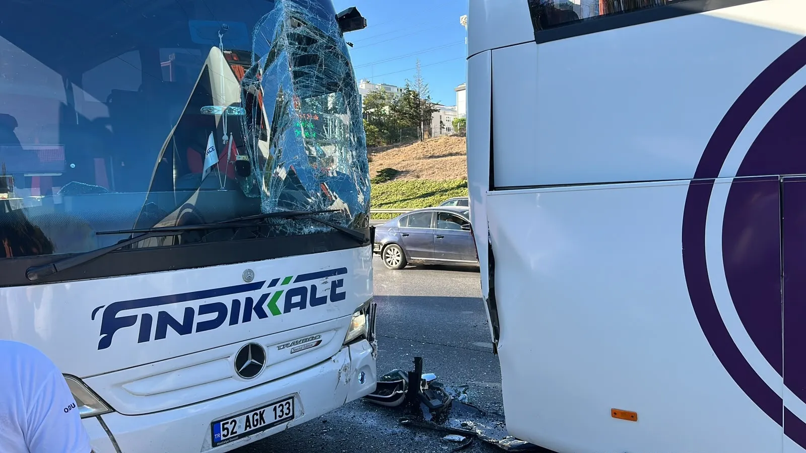 TEM Otoyolu'nda akşam trafiğini kilitleyen zincirleme kaza: Mucizevi şekilde kimse zarar görmedi