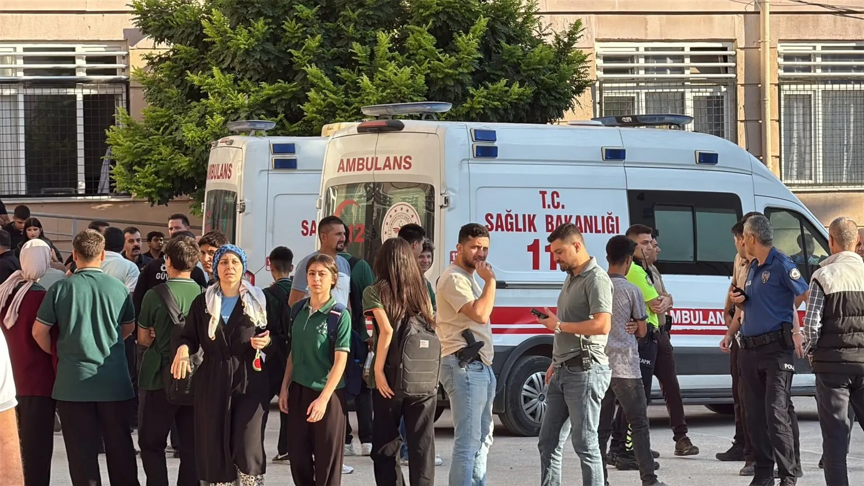 Turgutlu'da okul yolunda dehşet: 15 yaşındaki saldırganın tüfeğiyle 11 öğrenci yaralandı