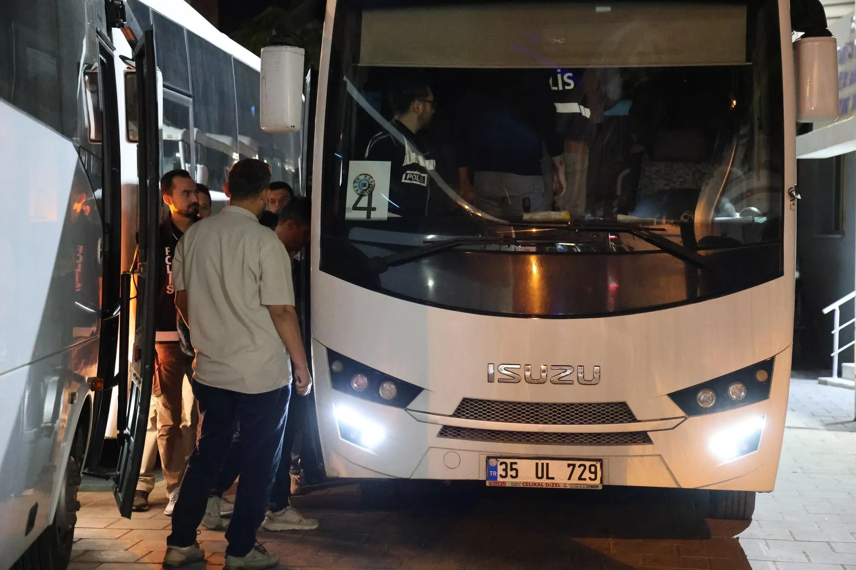 Seferihisar Belediyesi operasyonunda büyük darbe: 29 kişi cezaevine gönderildi