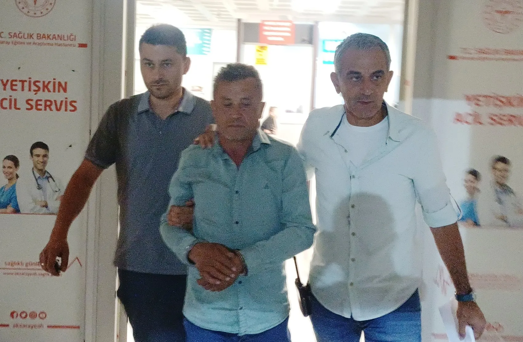 Aksaray'da park ortasında kanlı hesaplaşma: Husumetlisi tarafından göğsünden bıçaklandı