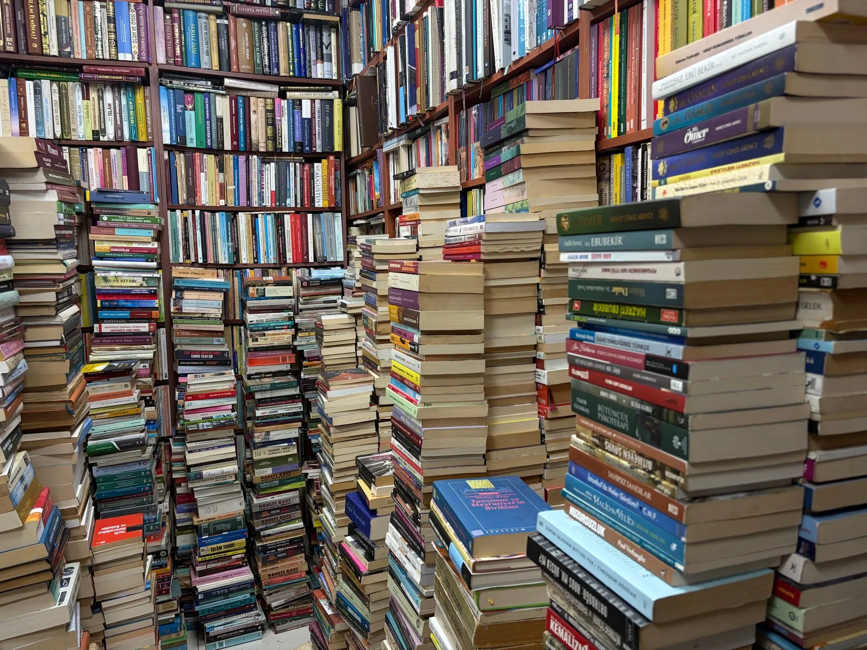 Bursa'nın 45 metrekarelik hafızası: 35 bin kitap yeni sahiplerini bekliyor