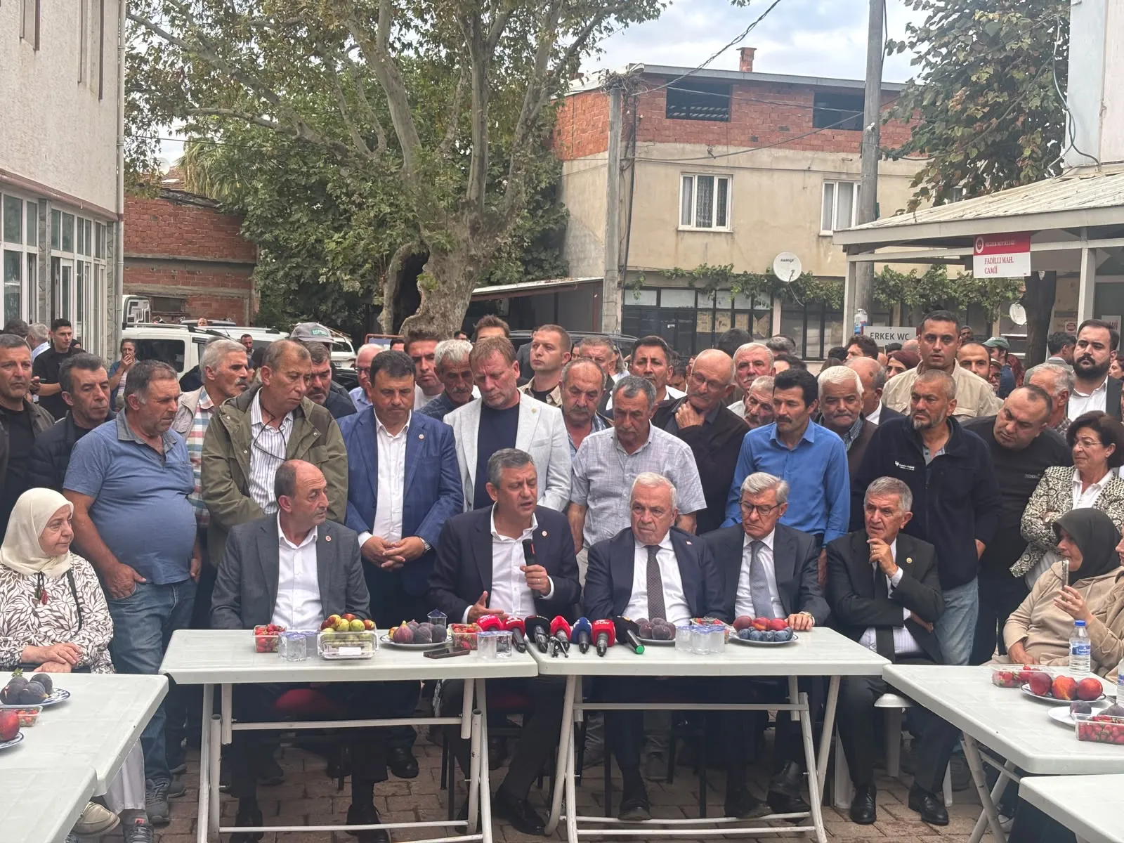 Prens Charles incir yemeyecek mi? Özgür Özel'den üreticiyi ayağa kaldıracak kooperatif çağrısı