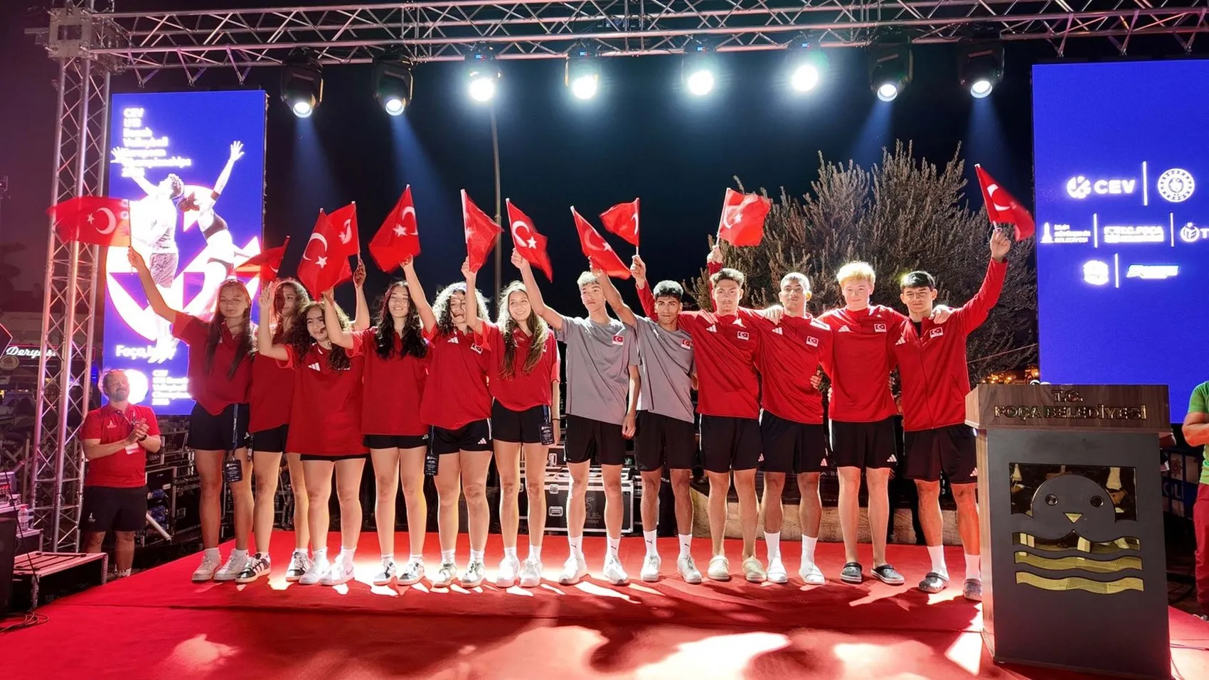Avrupa'nın genç yetenekleri Foça'nın kumsallarında buluştu
