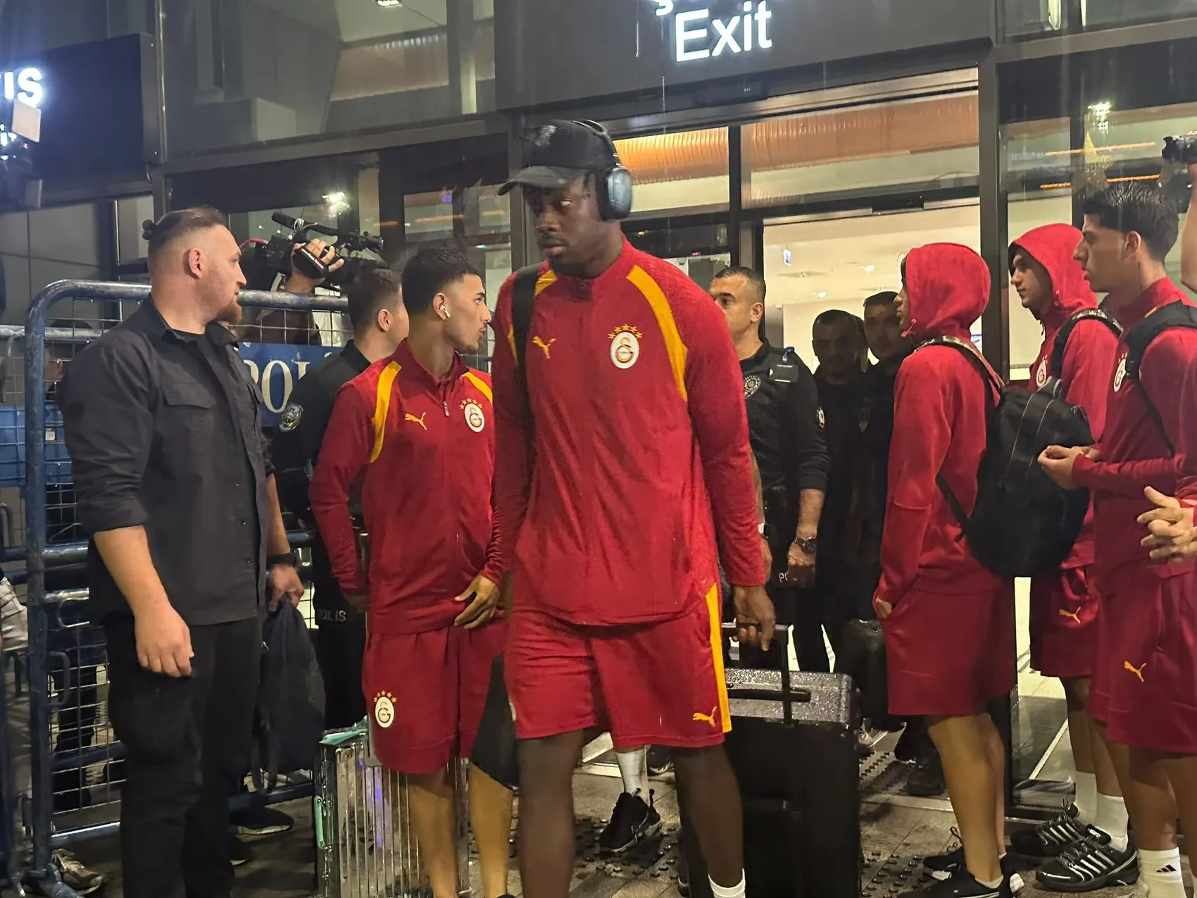 Dev maç öncesi Trabzon'a çıkarma: Galatasaray'da kritik eksikler dikkat çekiyor