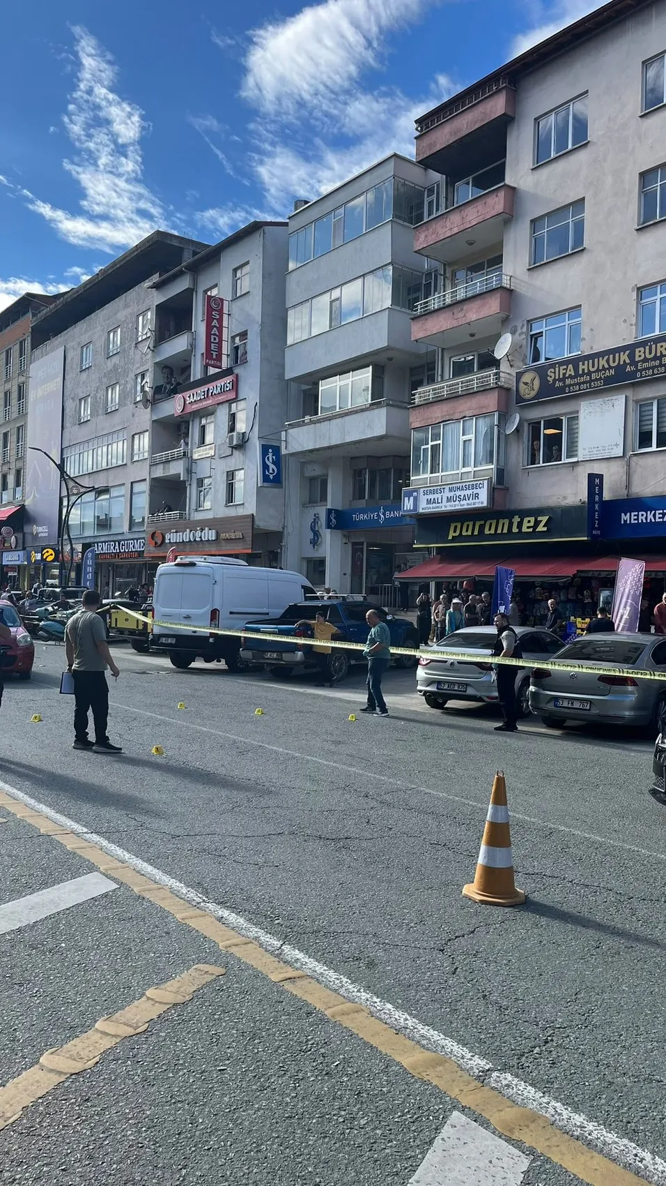 Ardeşen'de banka önünde dehşet anları: Motosikletli gence kurşun yağdırdılar