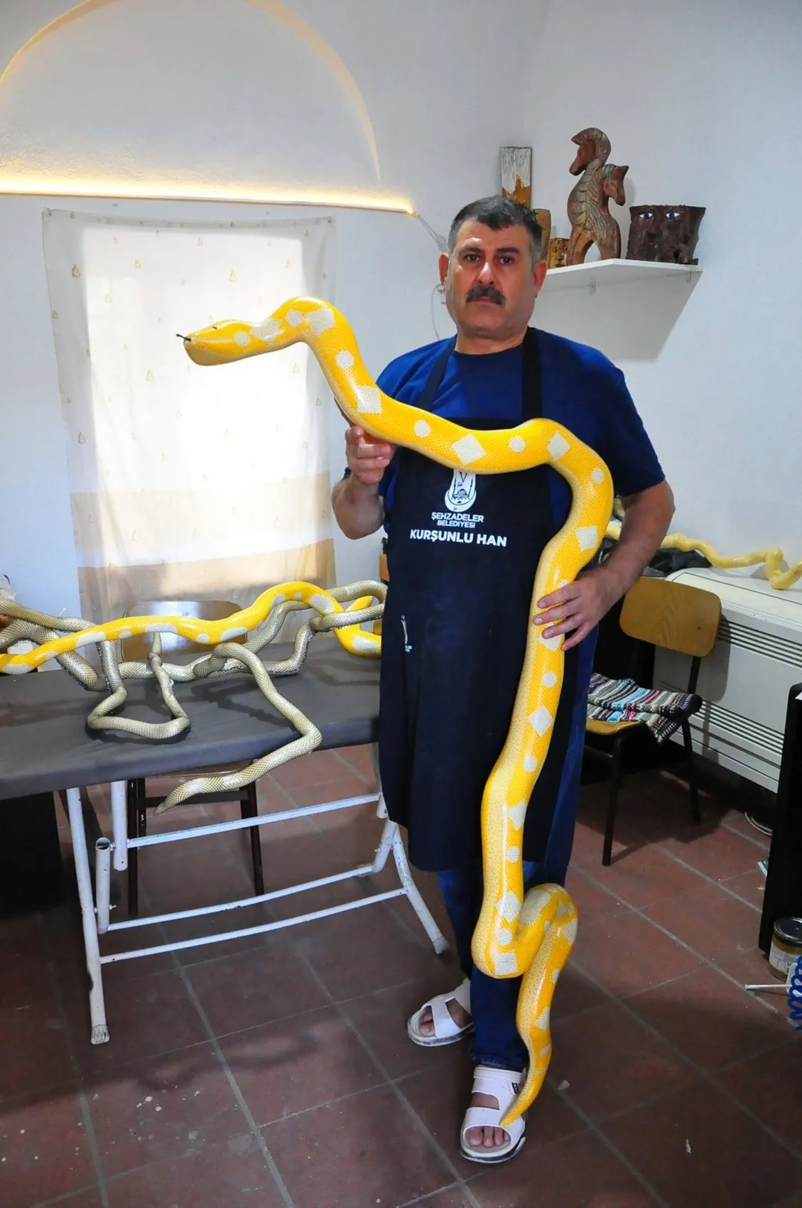 Böbreğini ağabeyine vererek hayata bağladı: Şimdi ise doğanın atıklarını sanat eserine dönüştürüyor