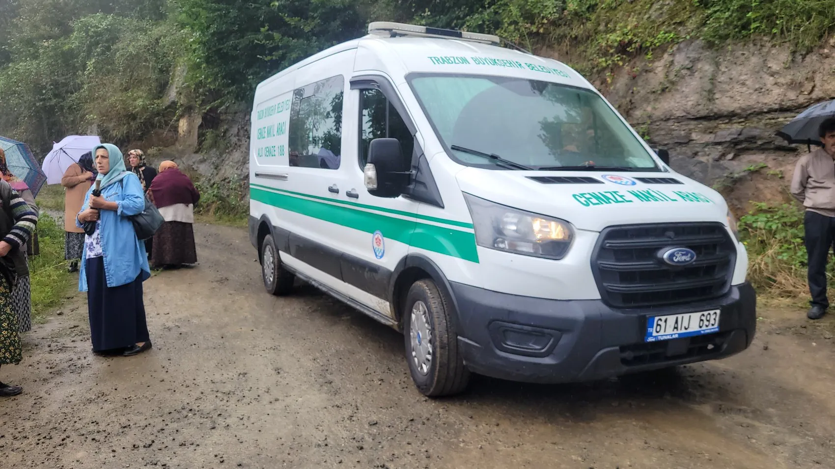 Trabzon'da beton kırma çalışması faciayla bitti: Bir kişi toprak altında can verdi
