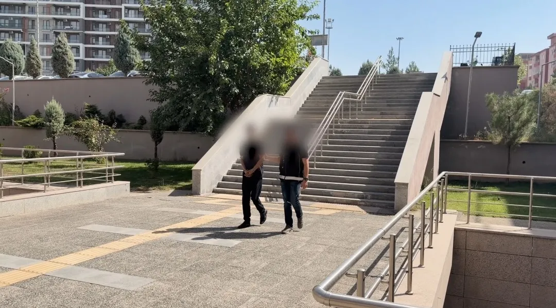 Batman yolunda şüpheli hareketler: Midesinden çıkanlar polisi bile şaşırttı