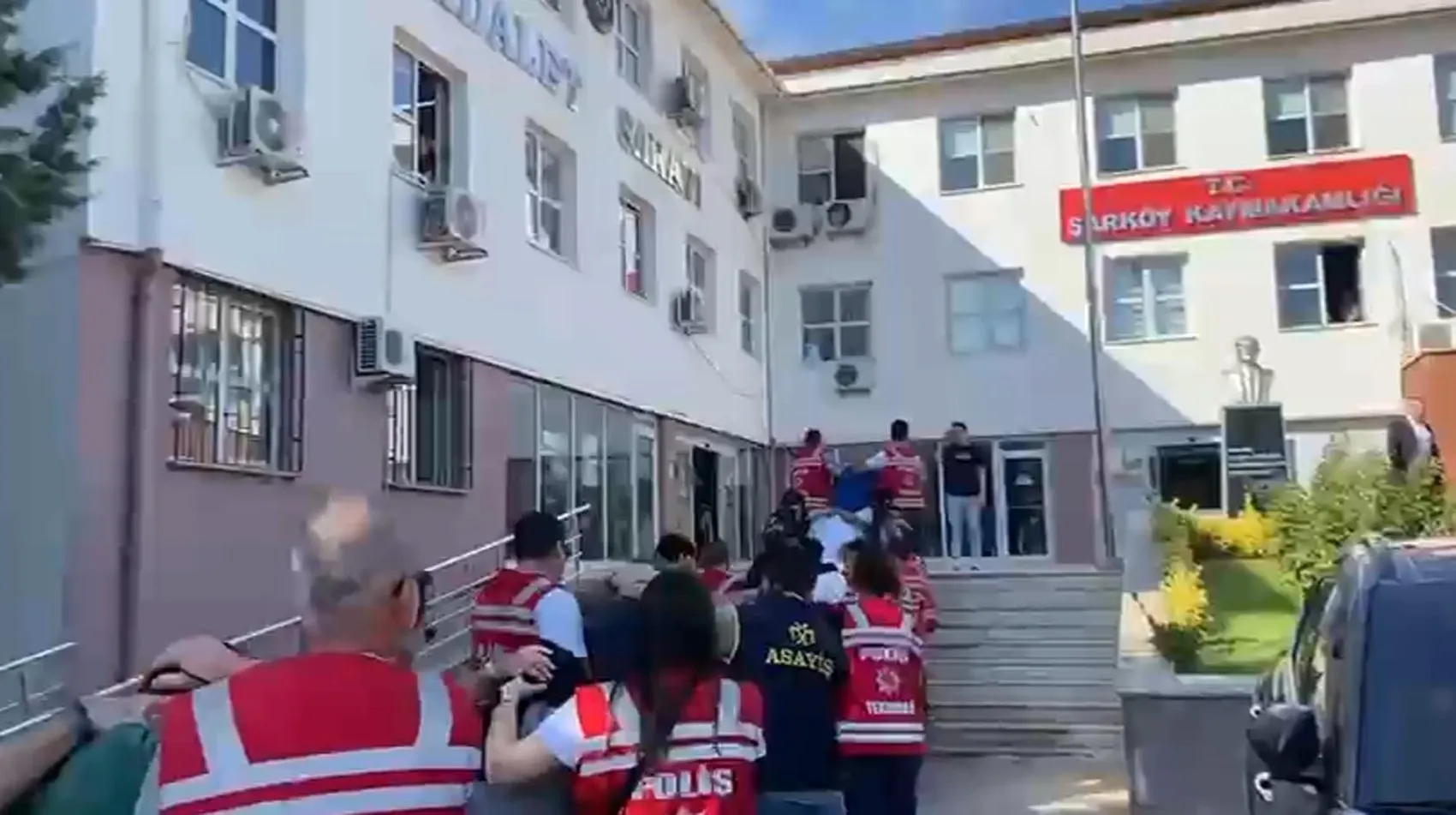 Sanal borsa vaadiyle 994 milyon liralık vurgun: 20 kişi cezaevine gönderildi