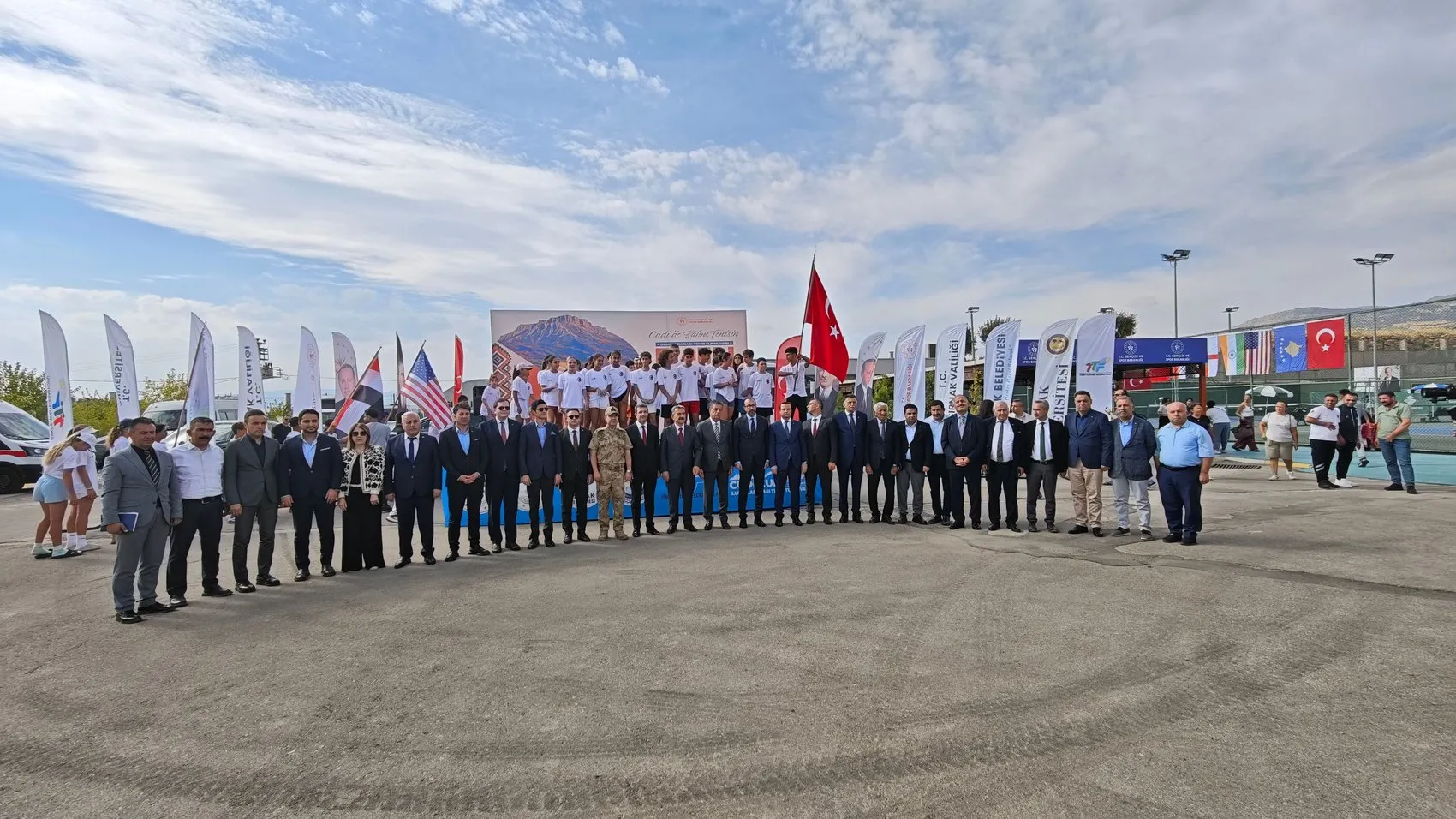 Cudi'nin Eteklerinde Raket Sesleri: Şırnak'ta Uluslararası Tenis Şöleni Başladı