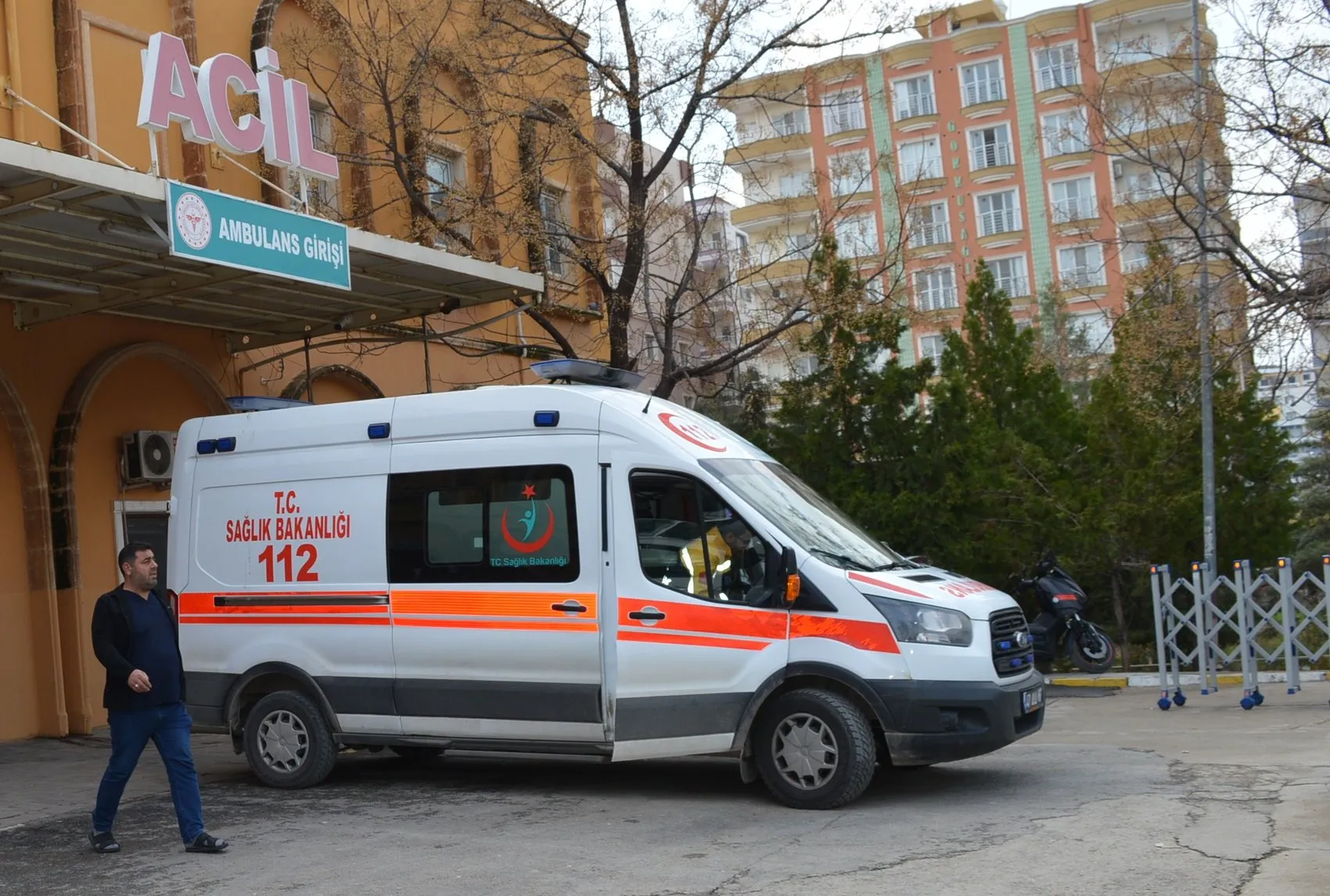 Kızıltepe'de sokak ortasında silahlı saldırı: Bir kişi yaşam mücadelesi veriyor